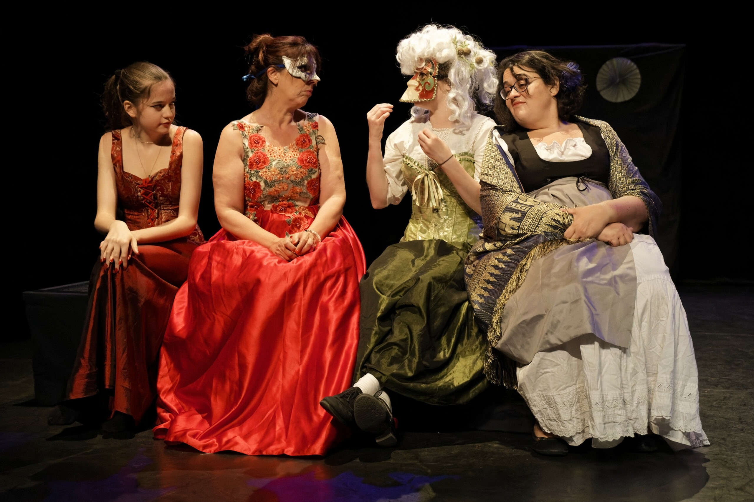 Quatre comédiennes en costumes de carnaval, Les Cuisinières, Cie l'Échauguette, Vanves 2023